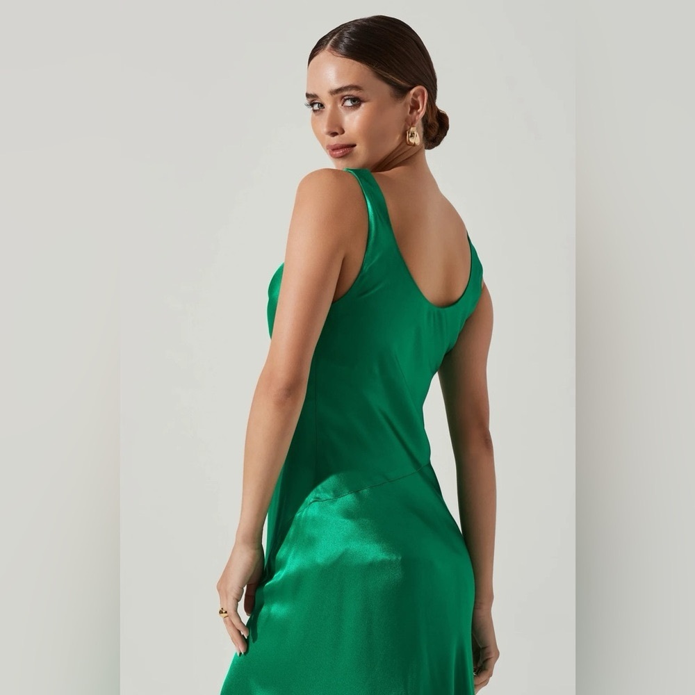 NWT ASTR The Label Christella Kelly Green Elegant Satin Gown - Picture 2 of 11